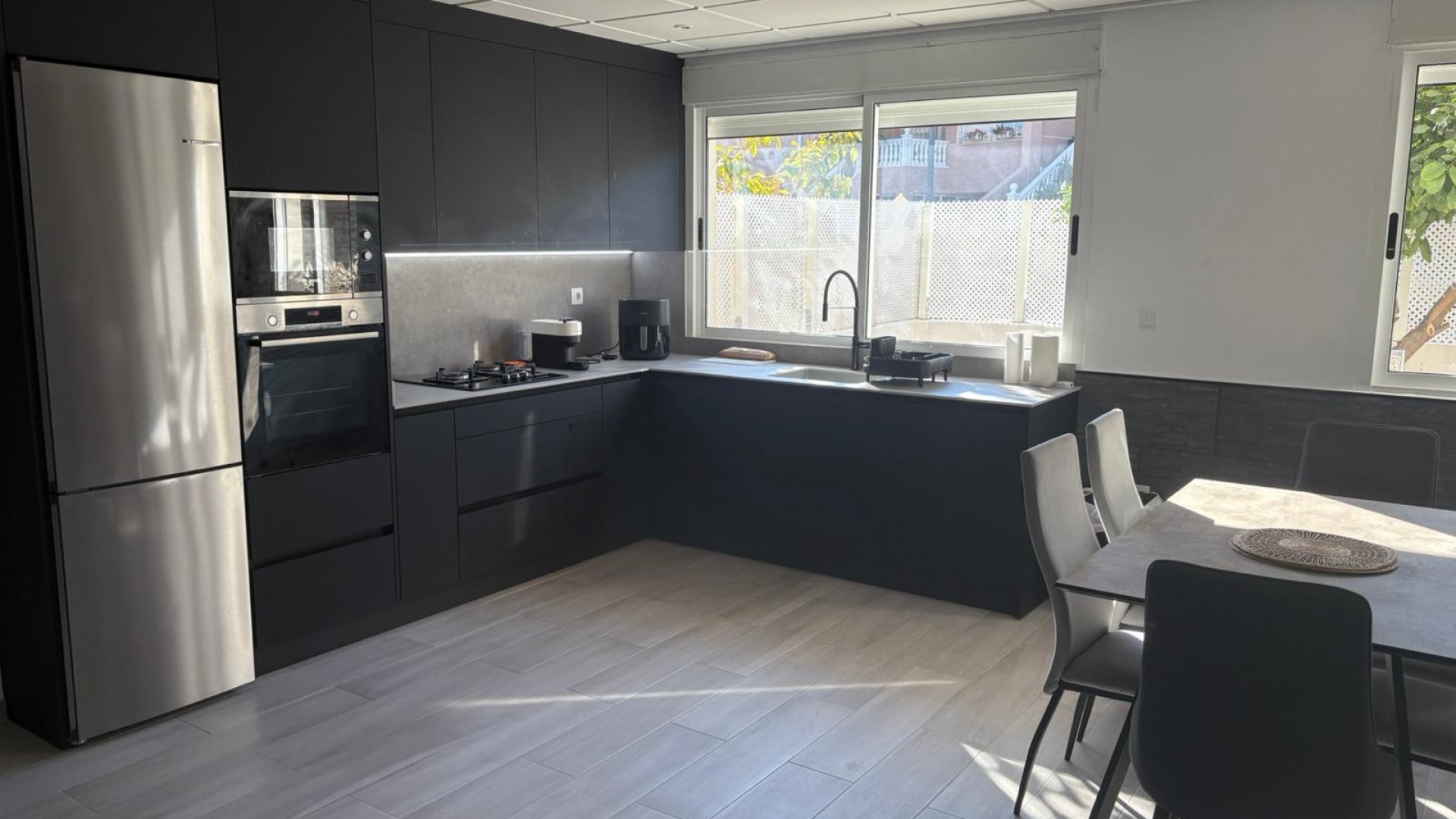 Videresalg - Byhus -
Algorfa