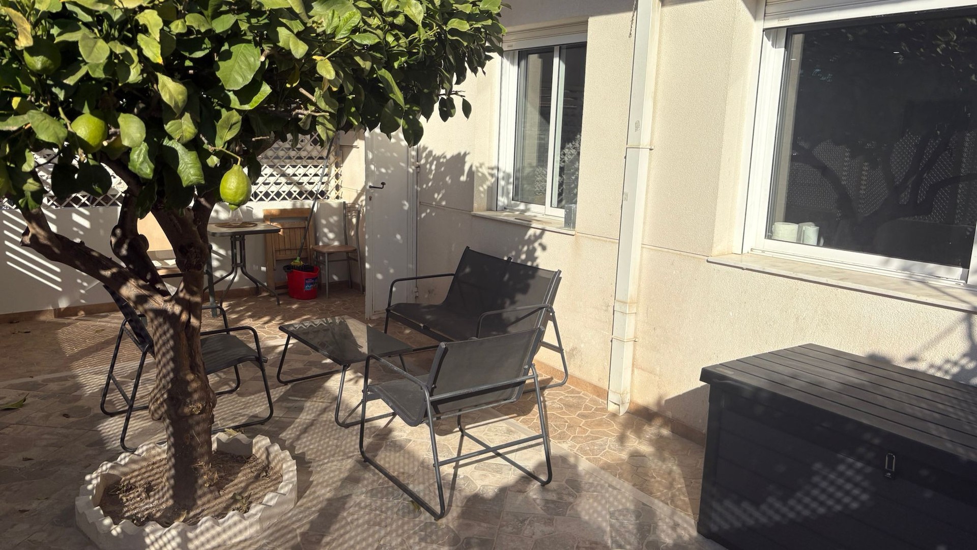 Videresalg - Byhus -
Algorfa