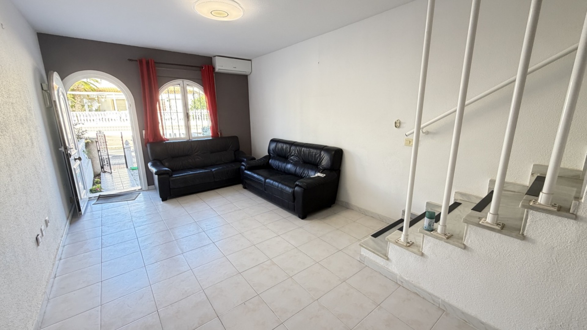 Videresalg - Byhus -
La Florida