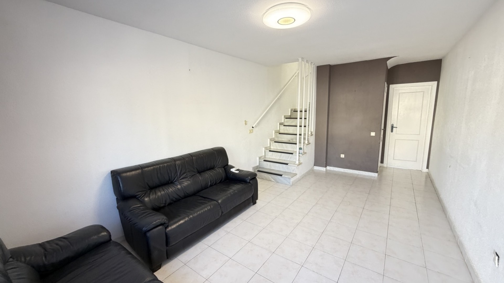 Videresalg - Byhus -
La Florida