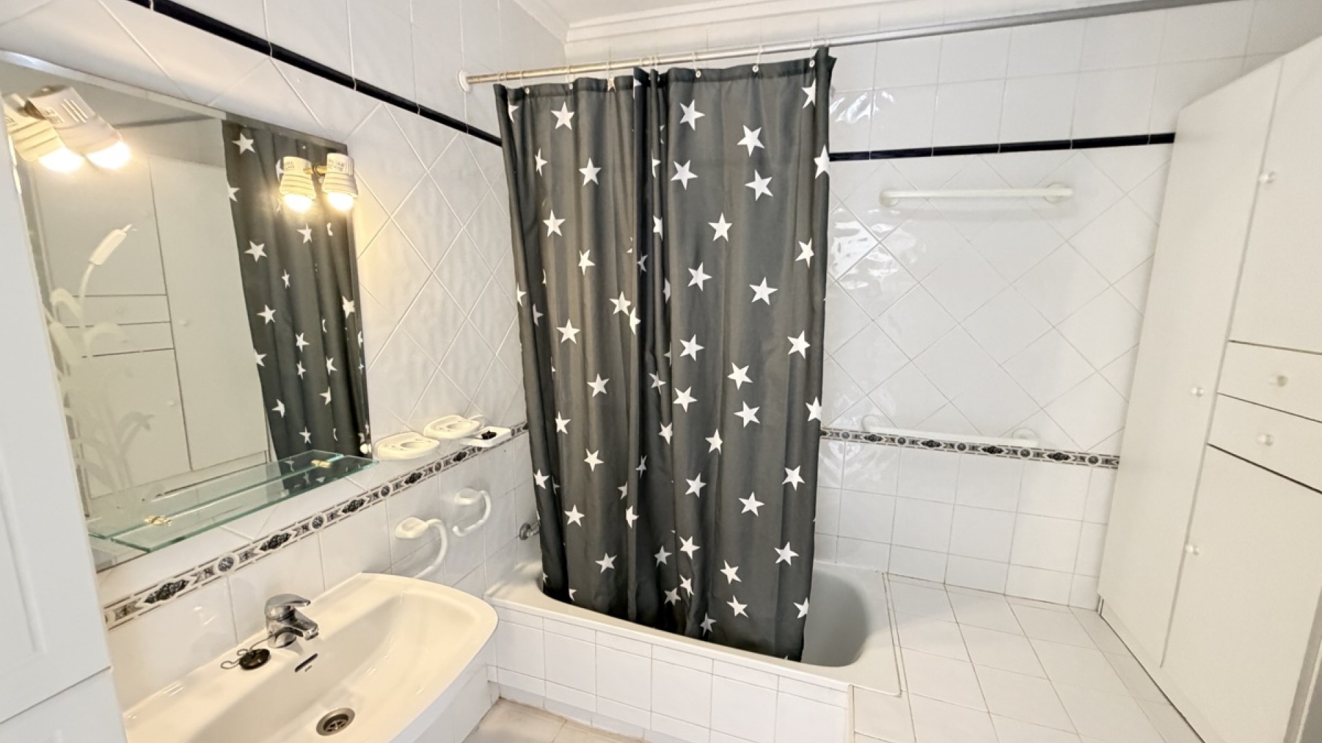 Videresalg - Byhus -
La Florida