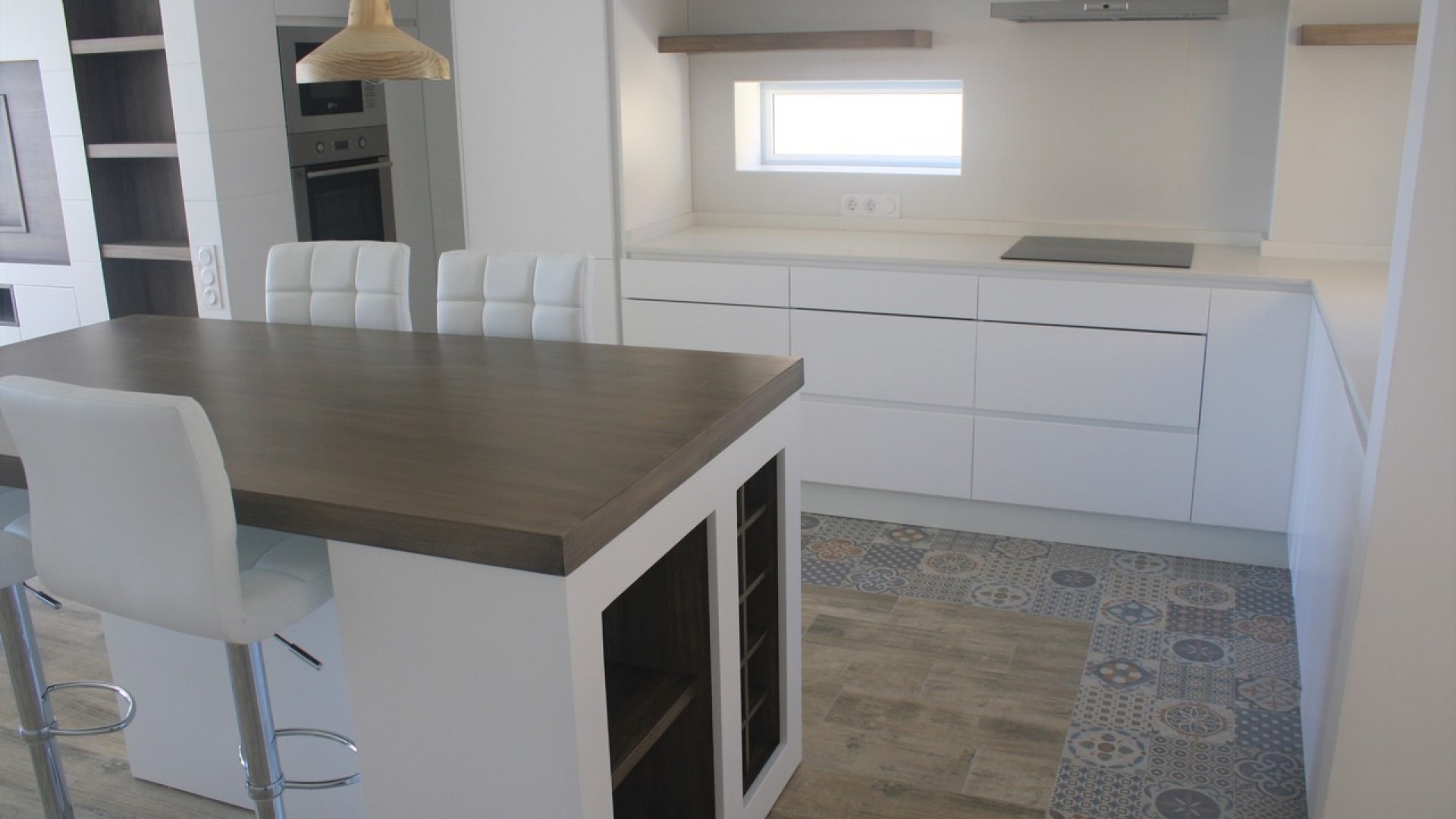 Videresalg - Byhus -
Los Altos