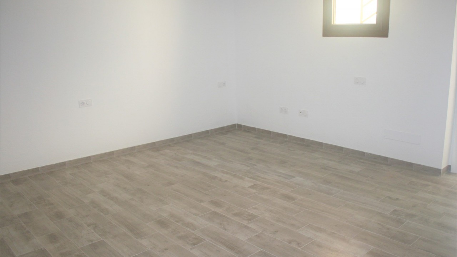 Videresalg - Byhus -
Los Altos