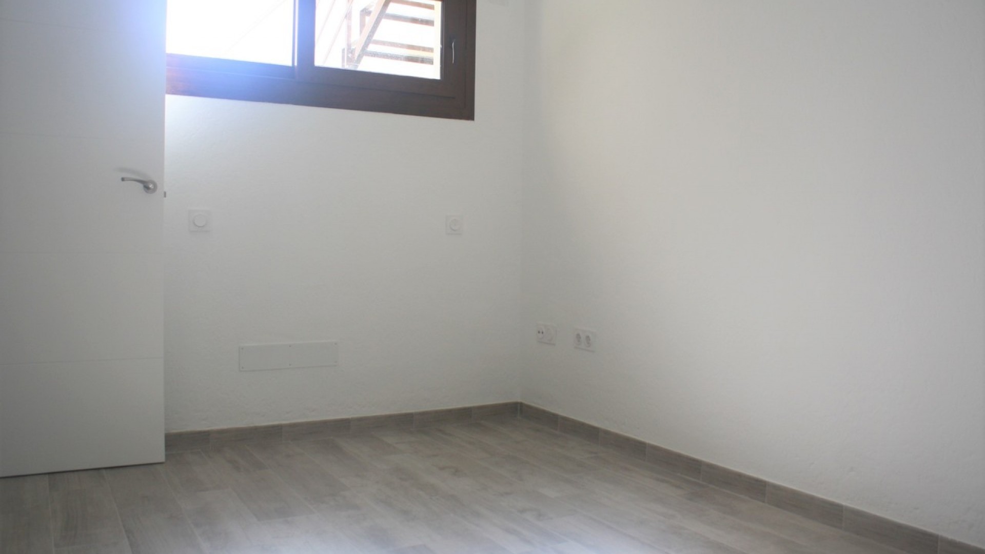 Videresalg - Byhus -
Los Altos