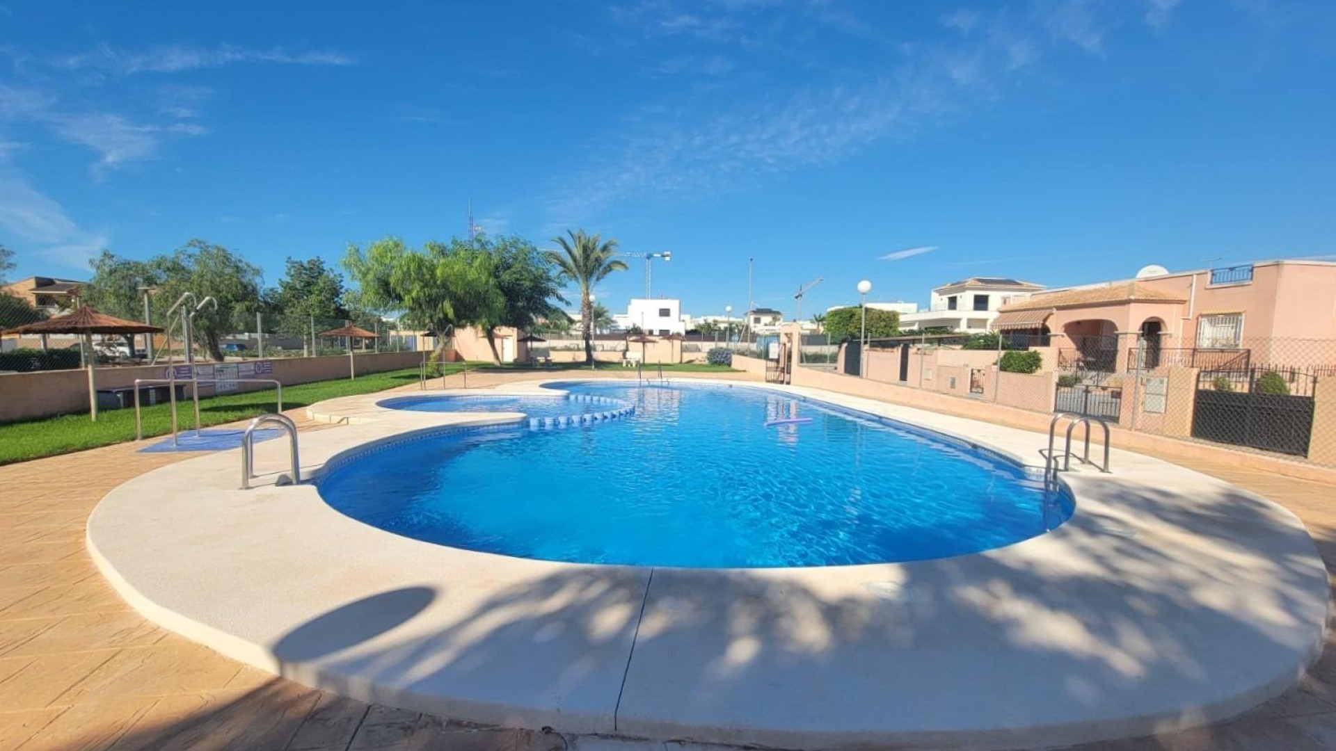 Videresalg - Byhus -
Los Montesinos - Los Montesinos - Urb. La Herrada