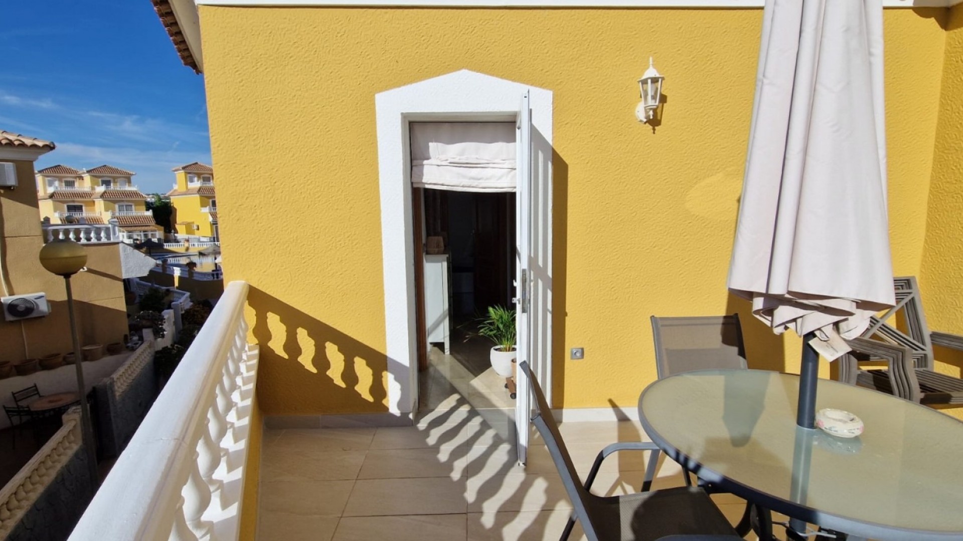 Videresalg - Byhus -
Orihuela Costa - La Florida