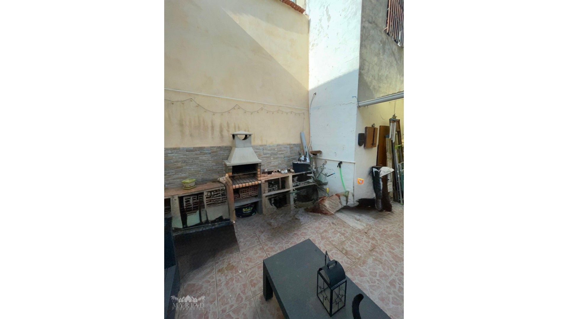 Videresalg - Byhus -
Pinoso - Pinoso Alicante