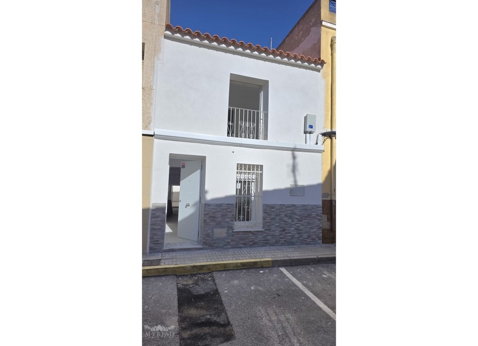 Videresalg - Byhus -
Pinoso - Pinoso Alicante