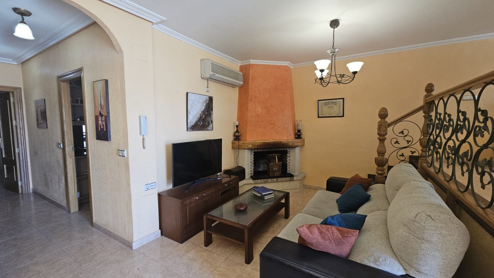 Videresalg - Byhus -
Rojales - Pueblo