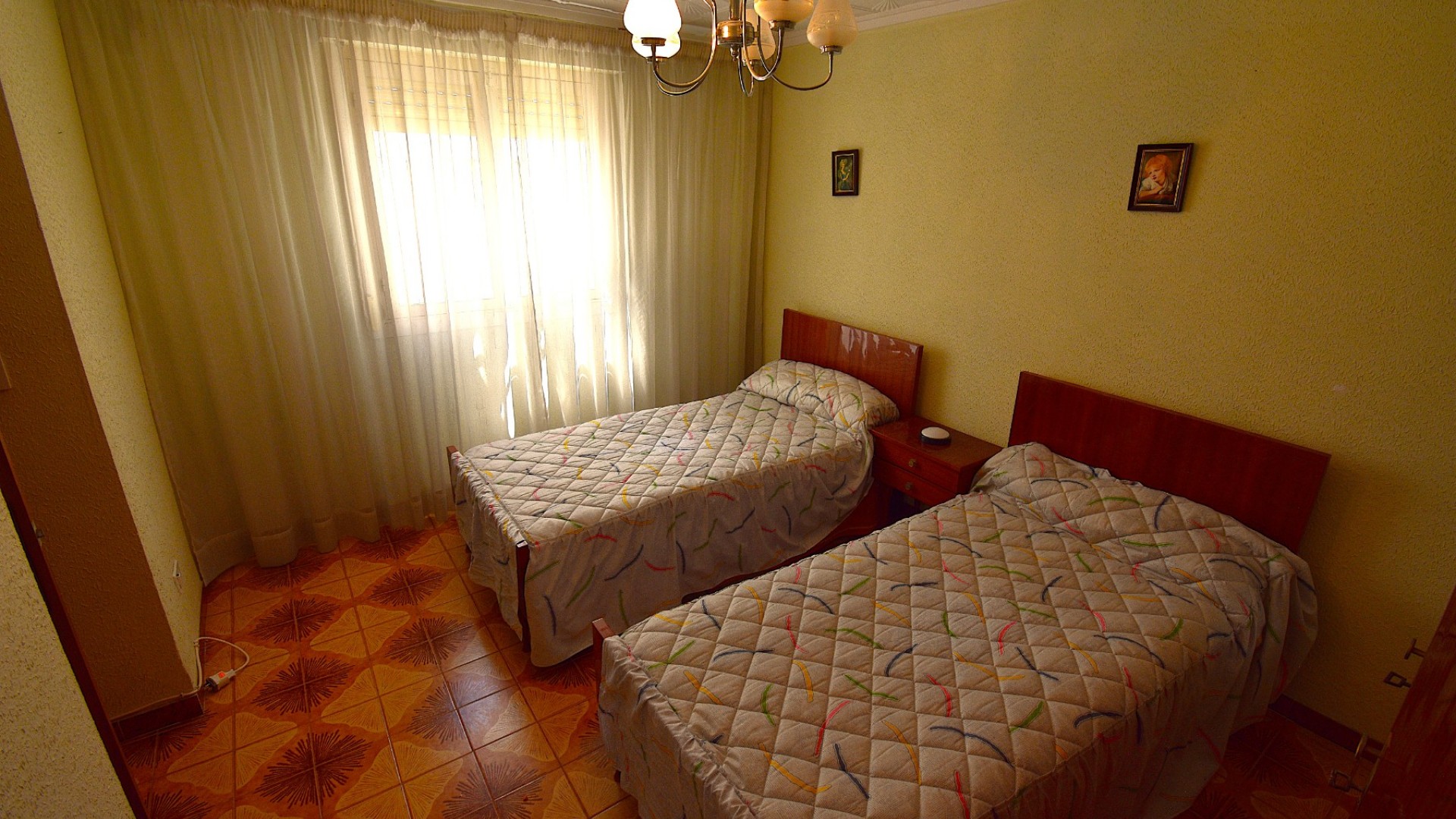 Videresalg - Byhus -
Rojales