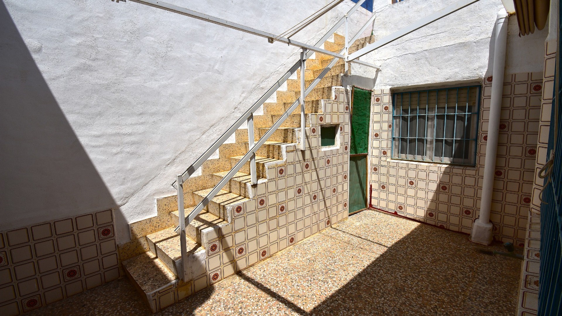 Videresalg - Byhus -
Rojales