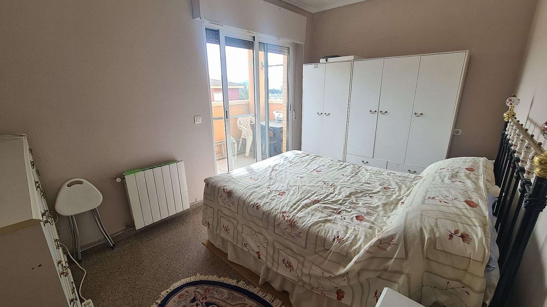 Videresalg - Byhus -
Salinas