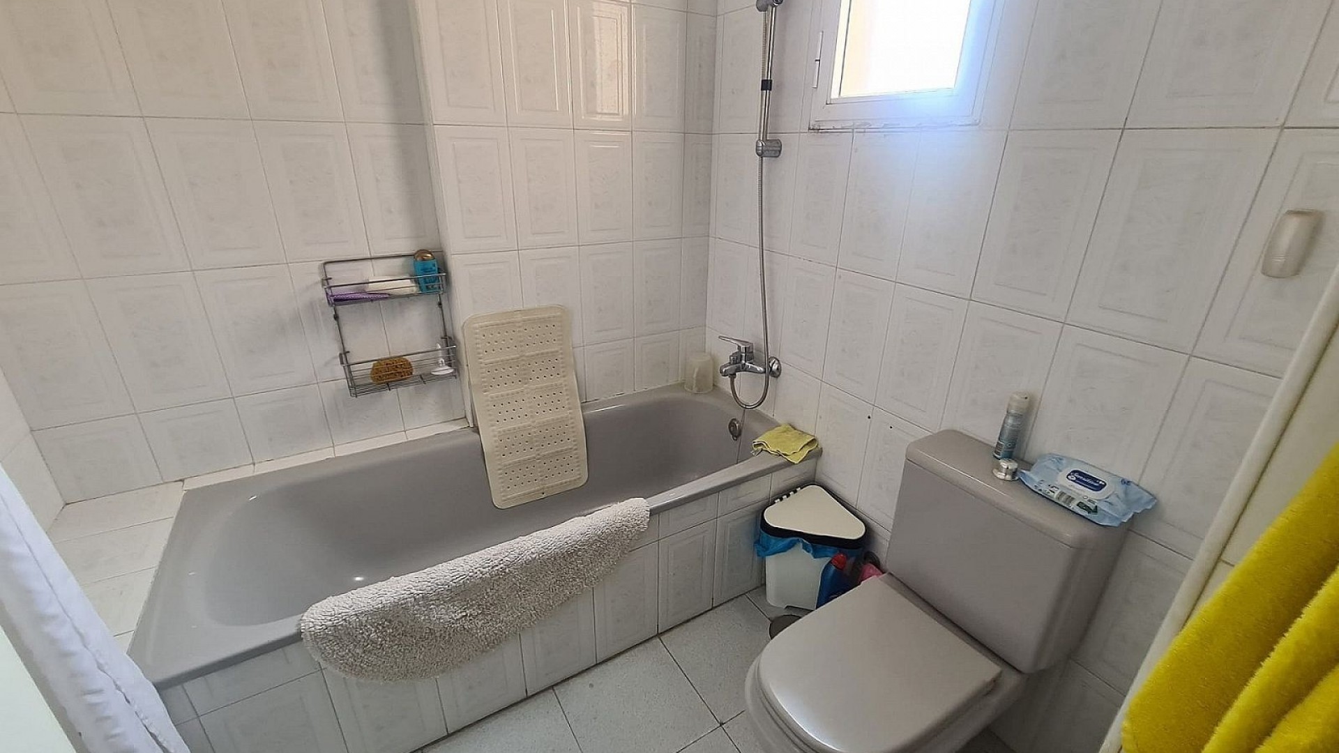 Videresalg - Byhus -
Salinas