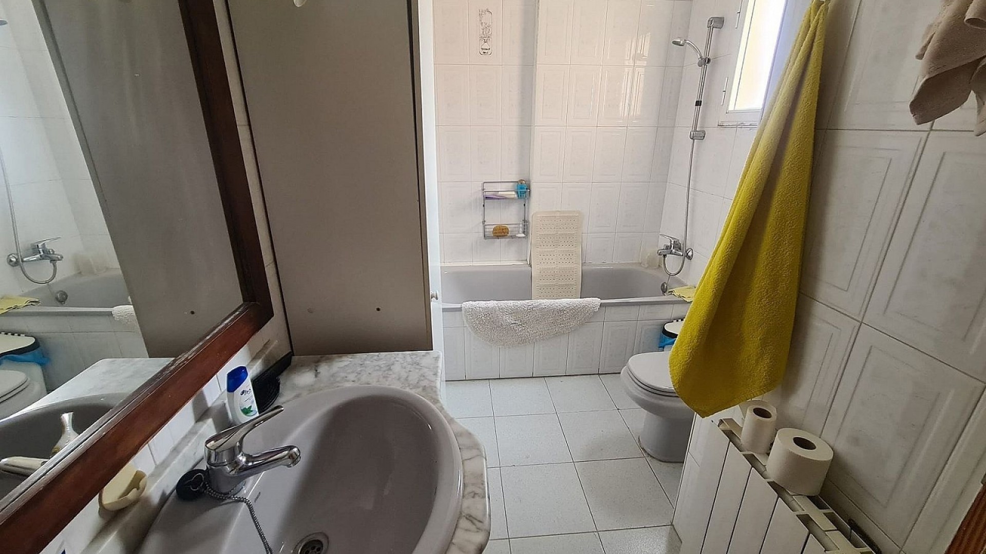 Videresalg - Byhus -
Salinas