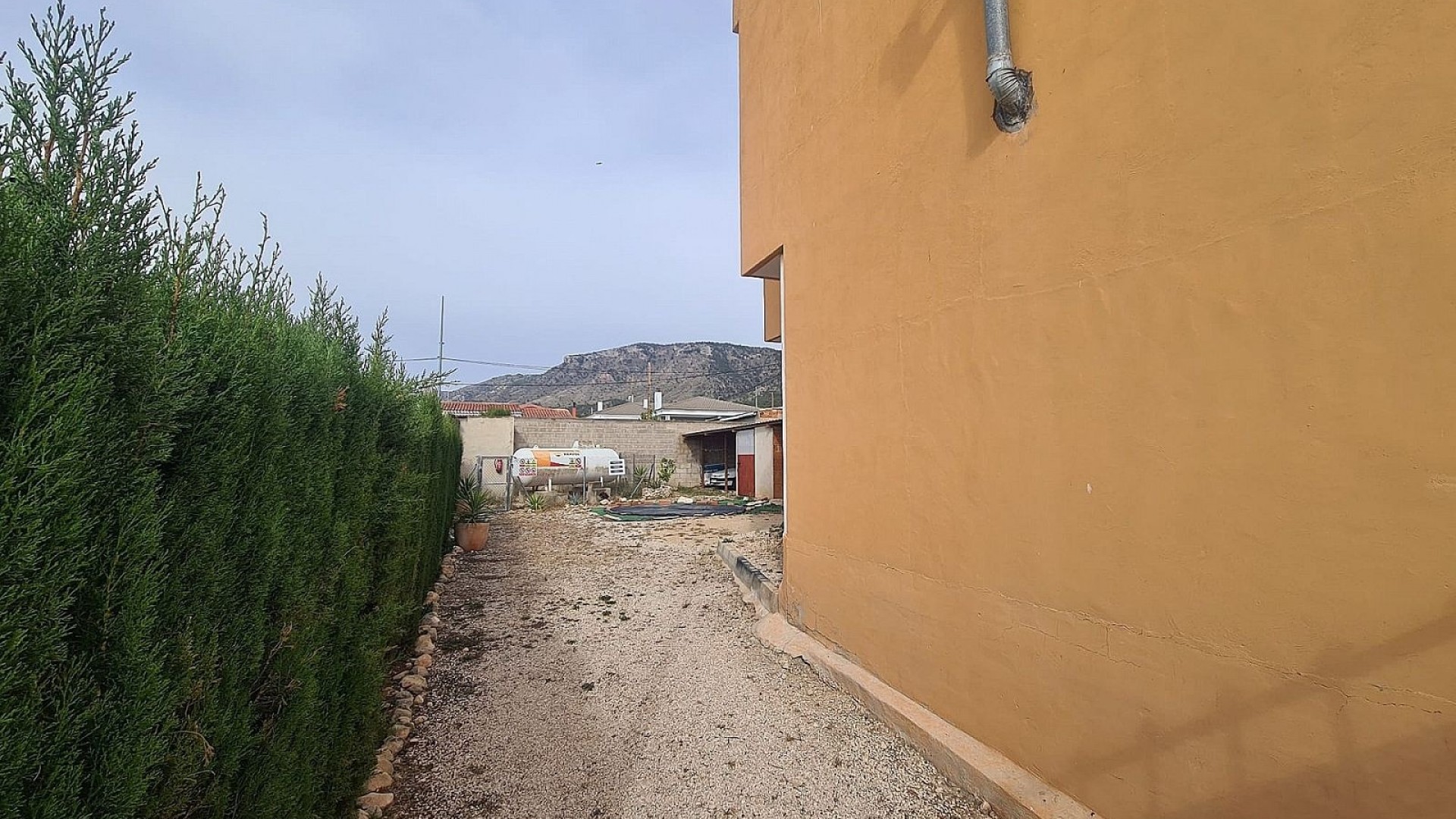 Videresalg - Byhus -
Salinas