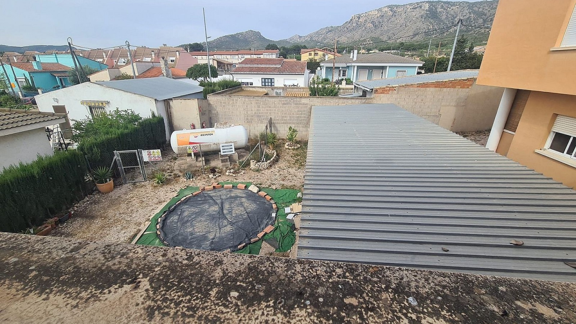 Videresalg - Byhus -
Salinas