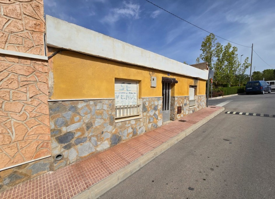 Videresalg - Byhus -
SAX