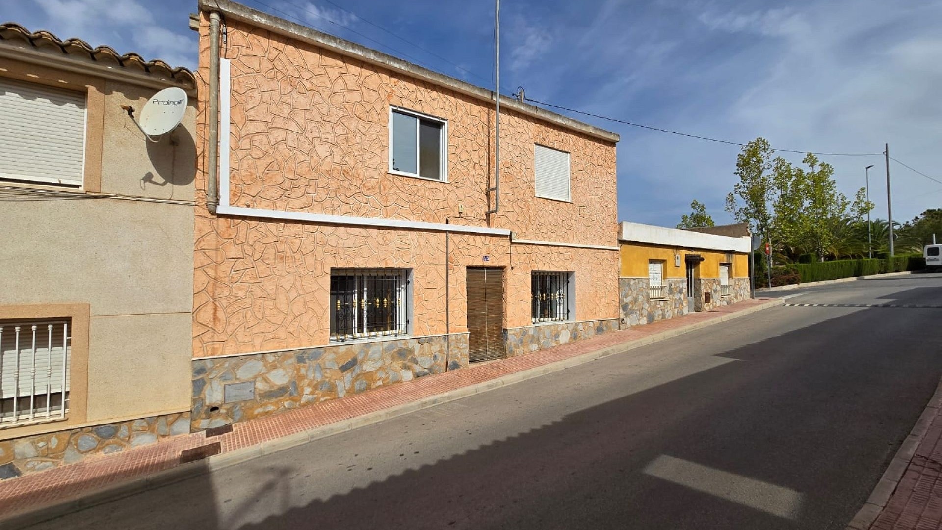 Videresalg - Byhus -
SAX