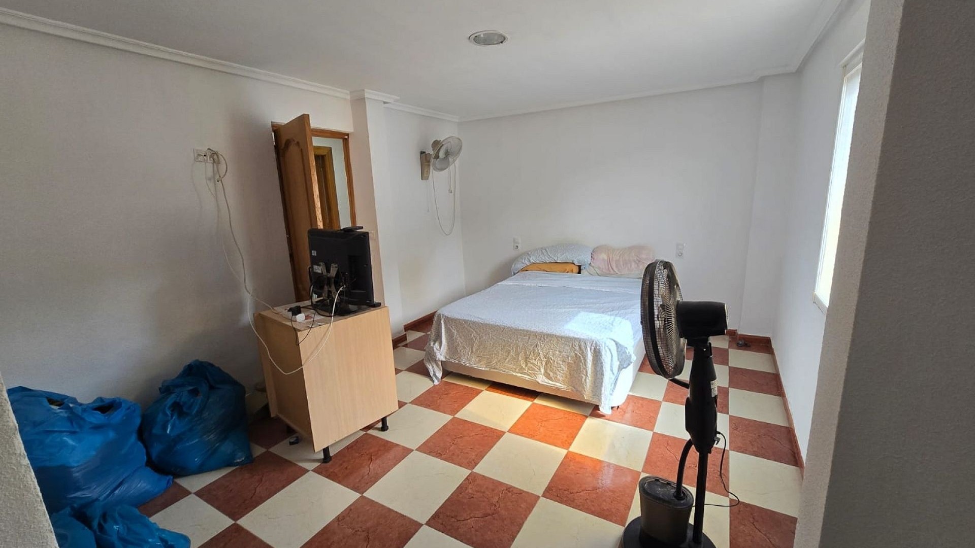 Videresalg - Byhus -
SAX