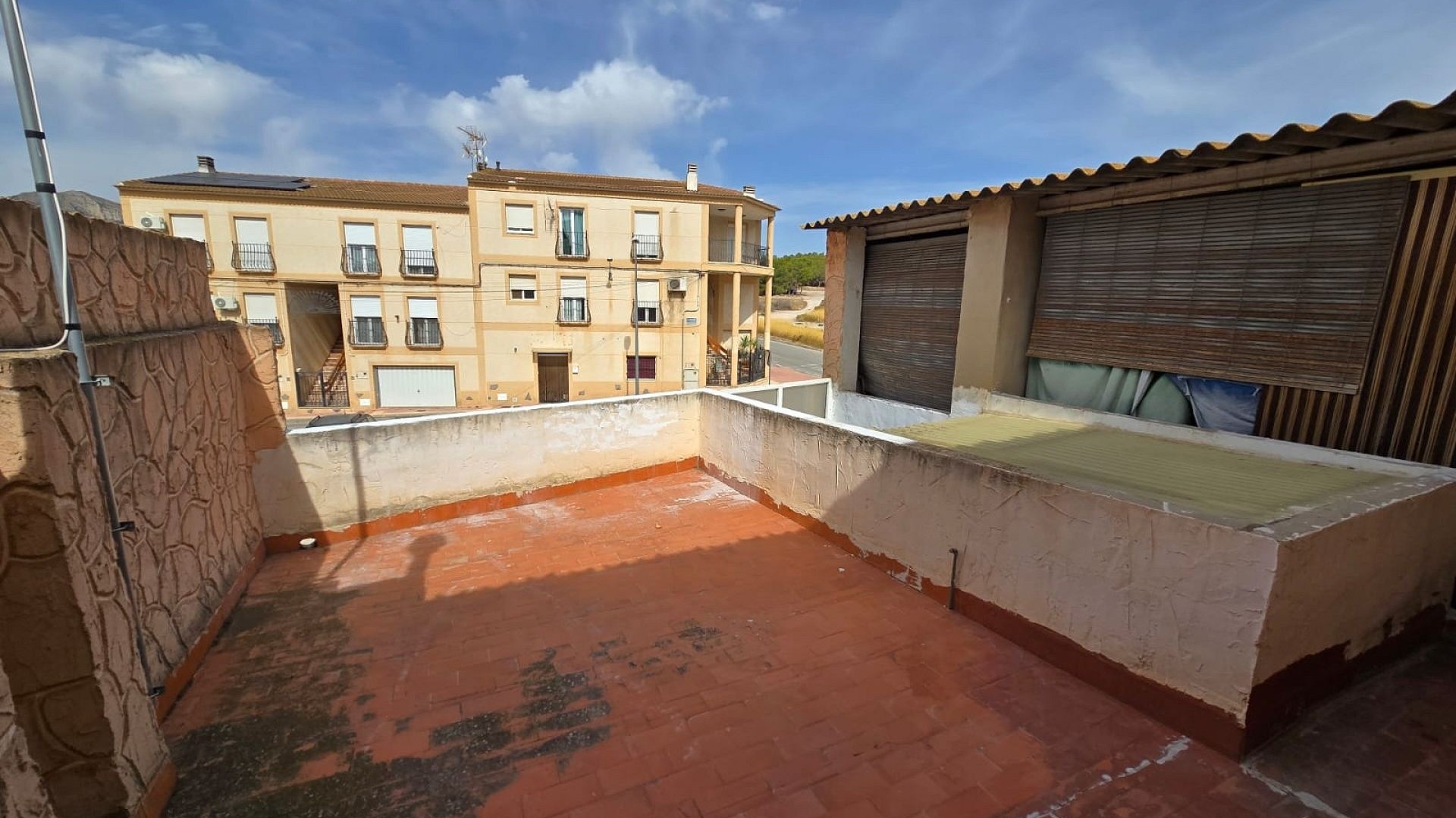 Videresalg - Byhus -
SAX