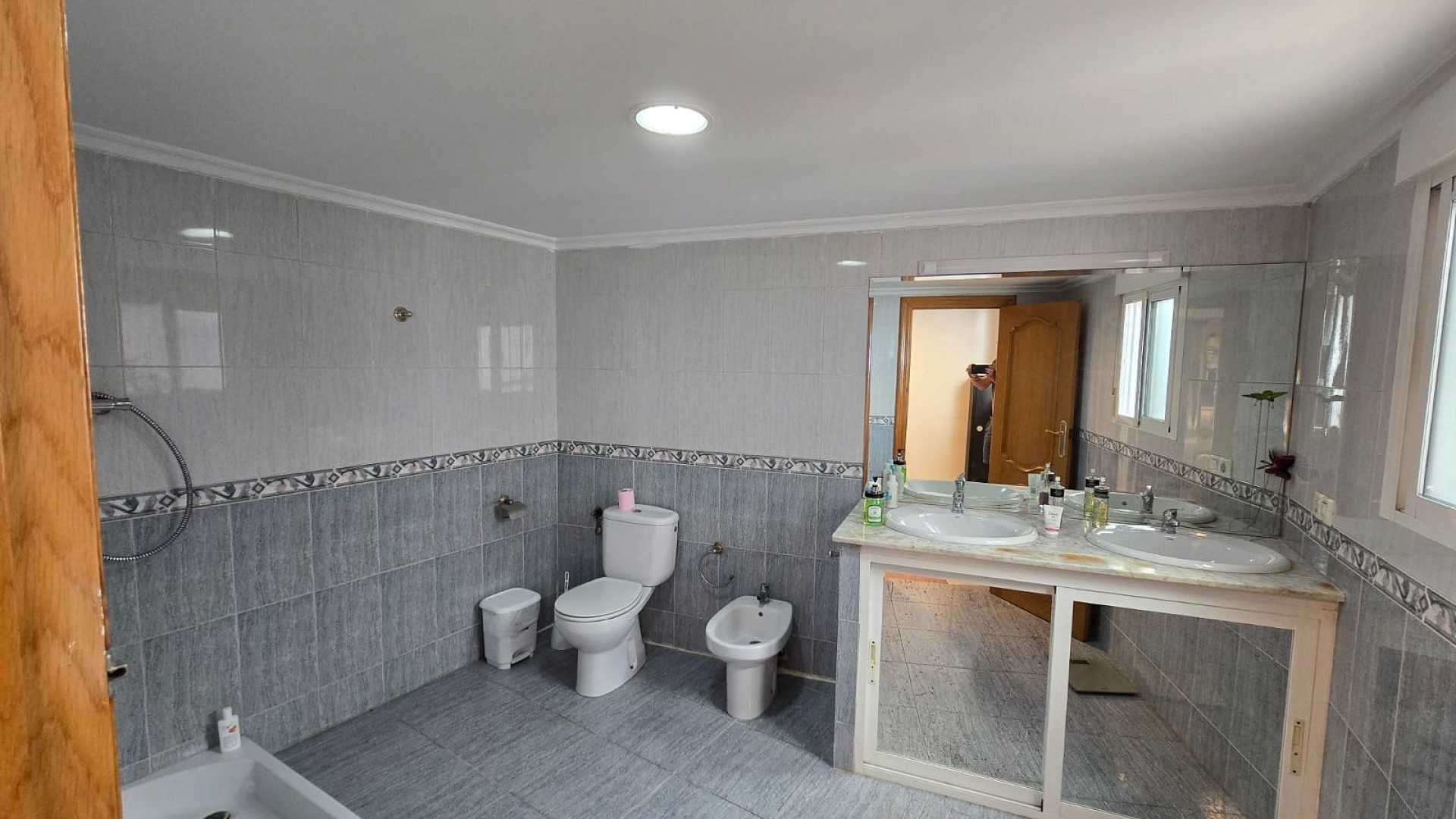 Videresalg - Byhus -
SAX