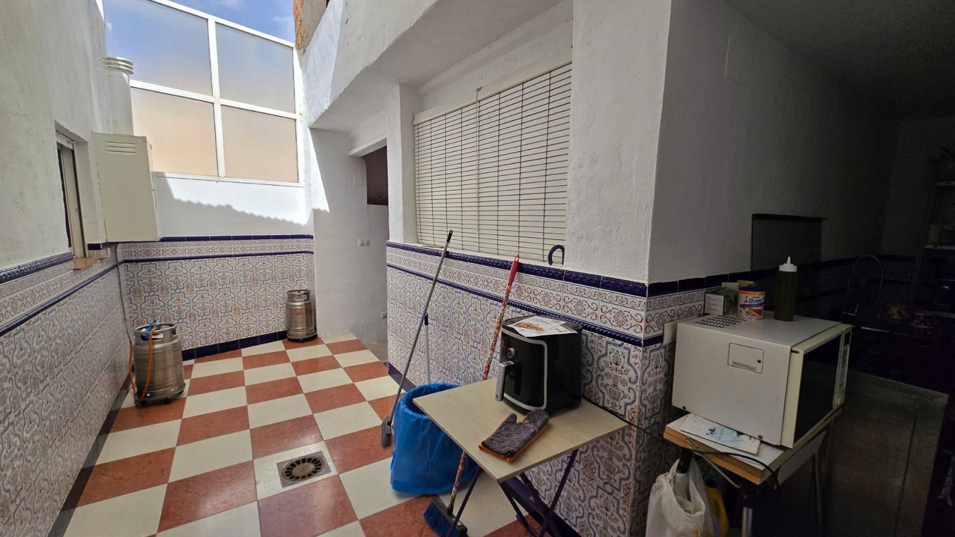 Videresalg - Byhus -
SAX