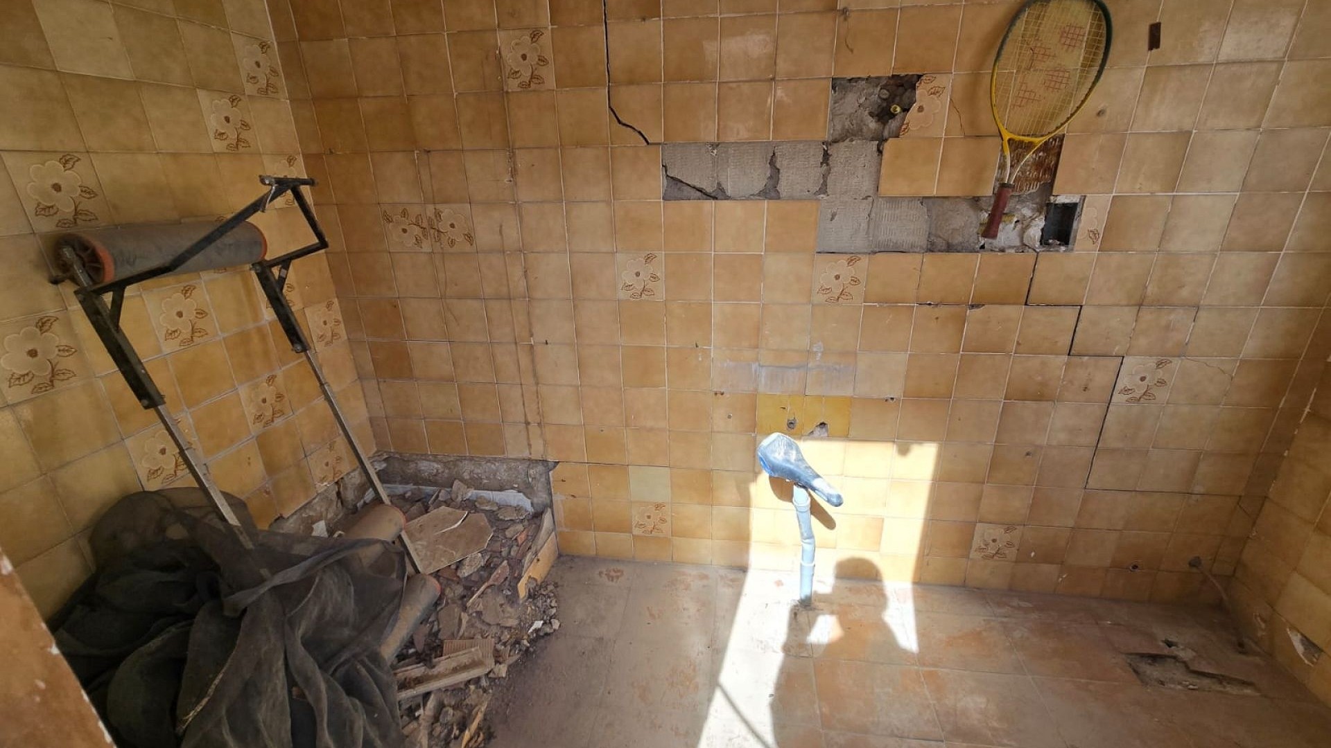 Videresalg - Byhus -
SAX