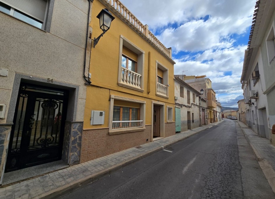 Videresalg - Byhus -
SAX