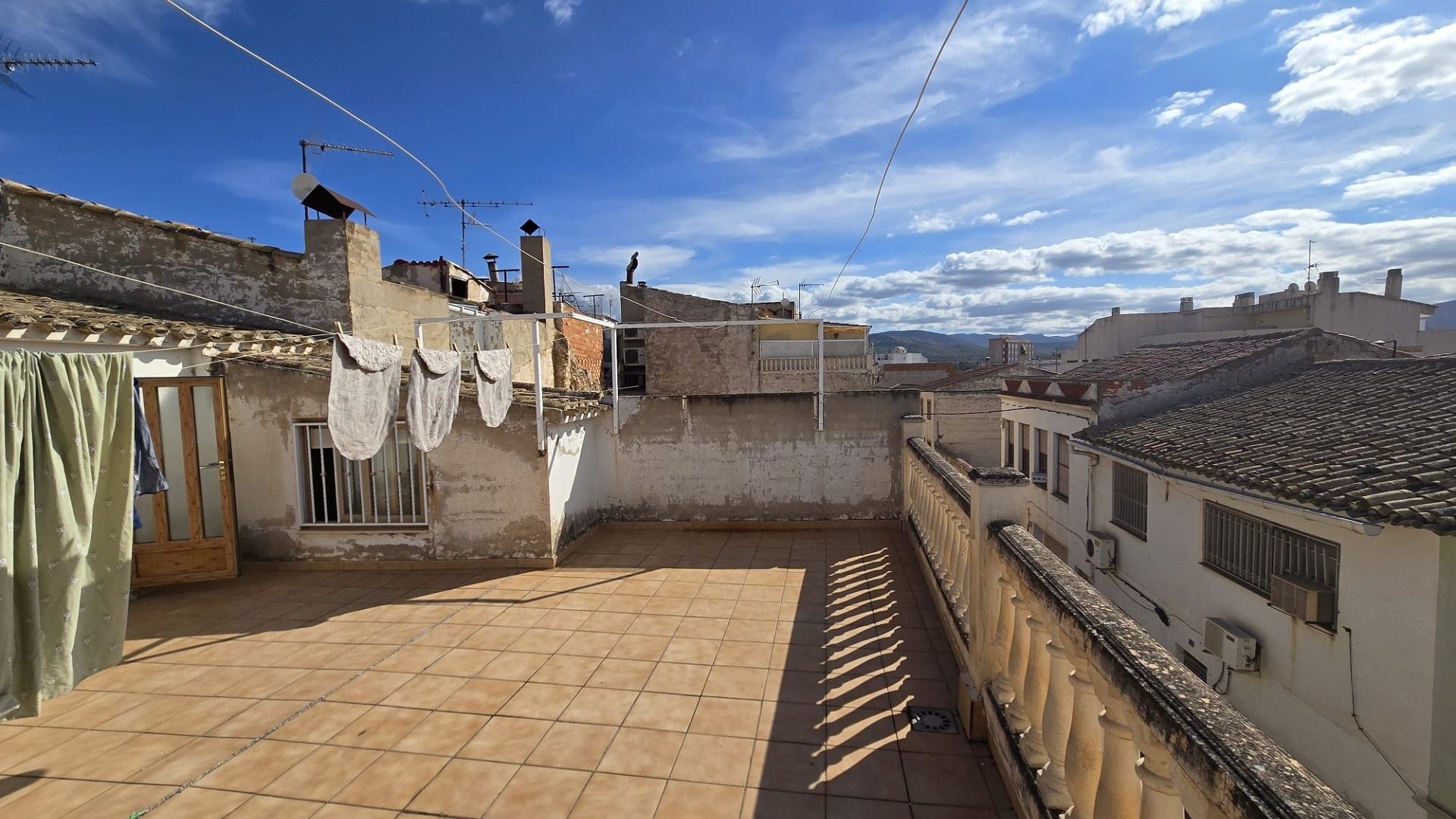 Videresalg - Byhus -
SAX