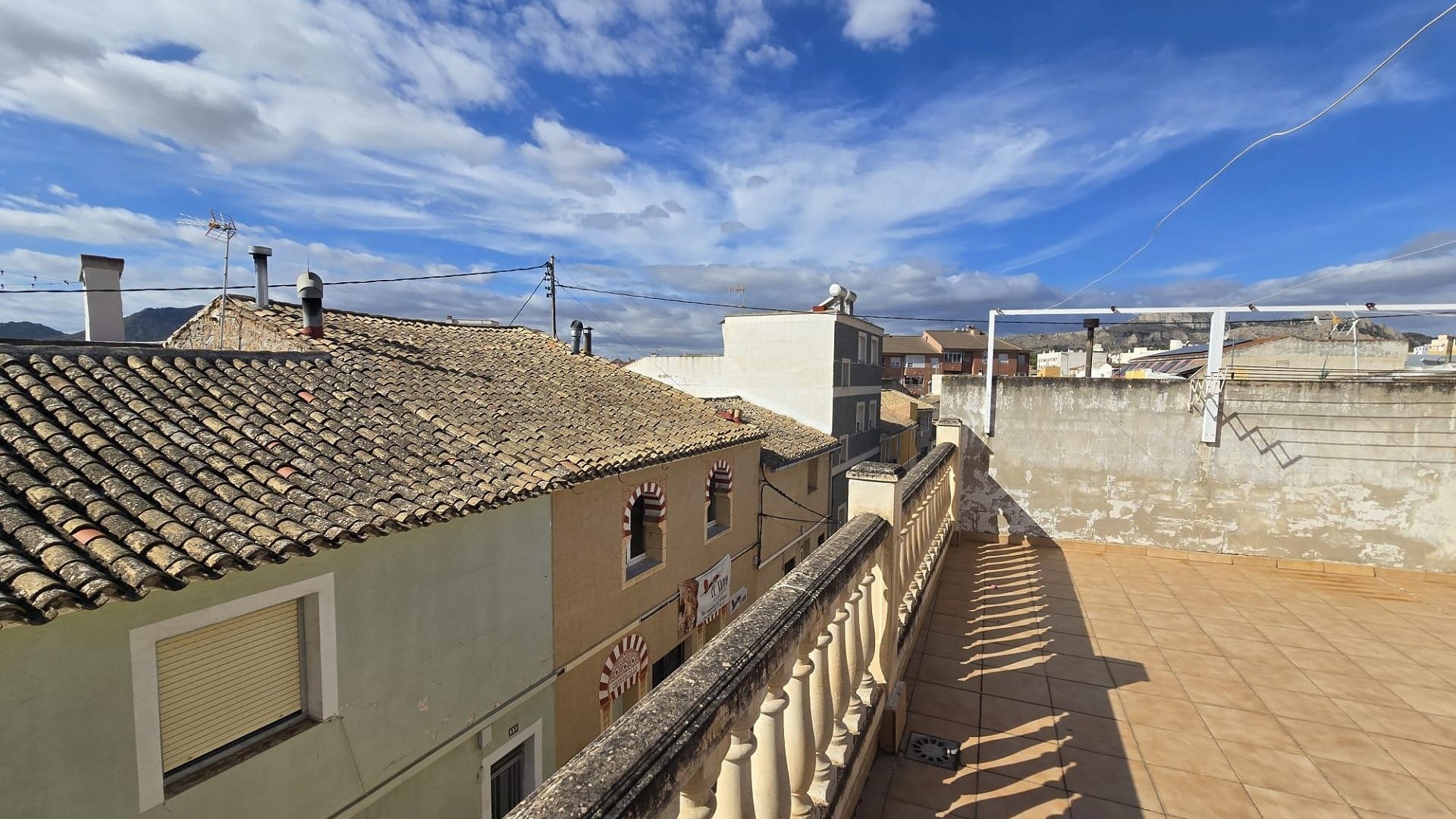 Videresalg - Byhus -
SAX