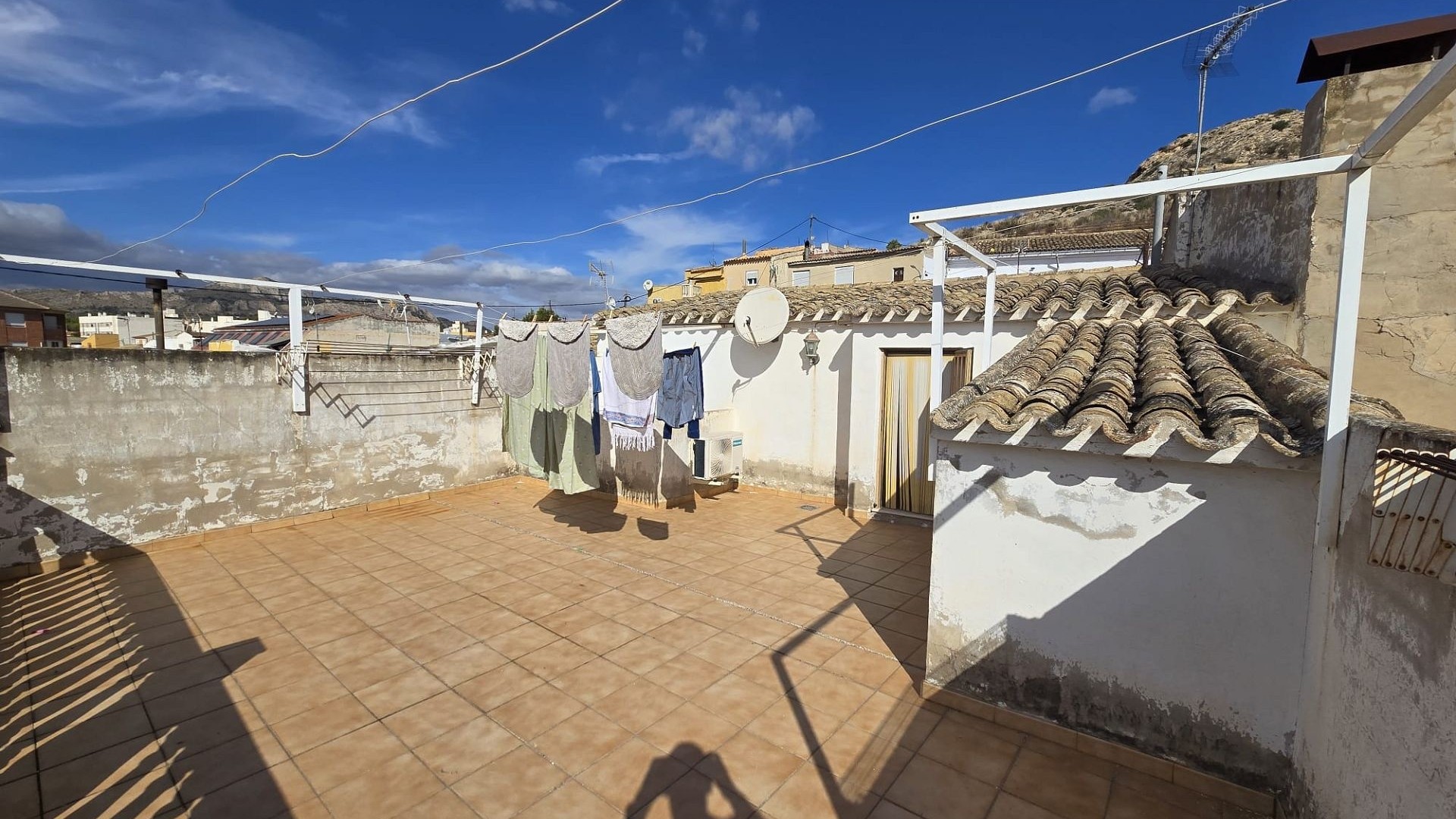 Videresalg - Byhus -
SAX