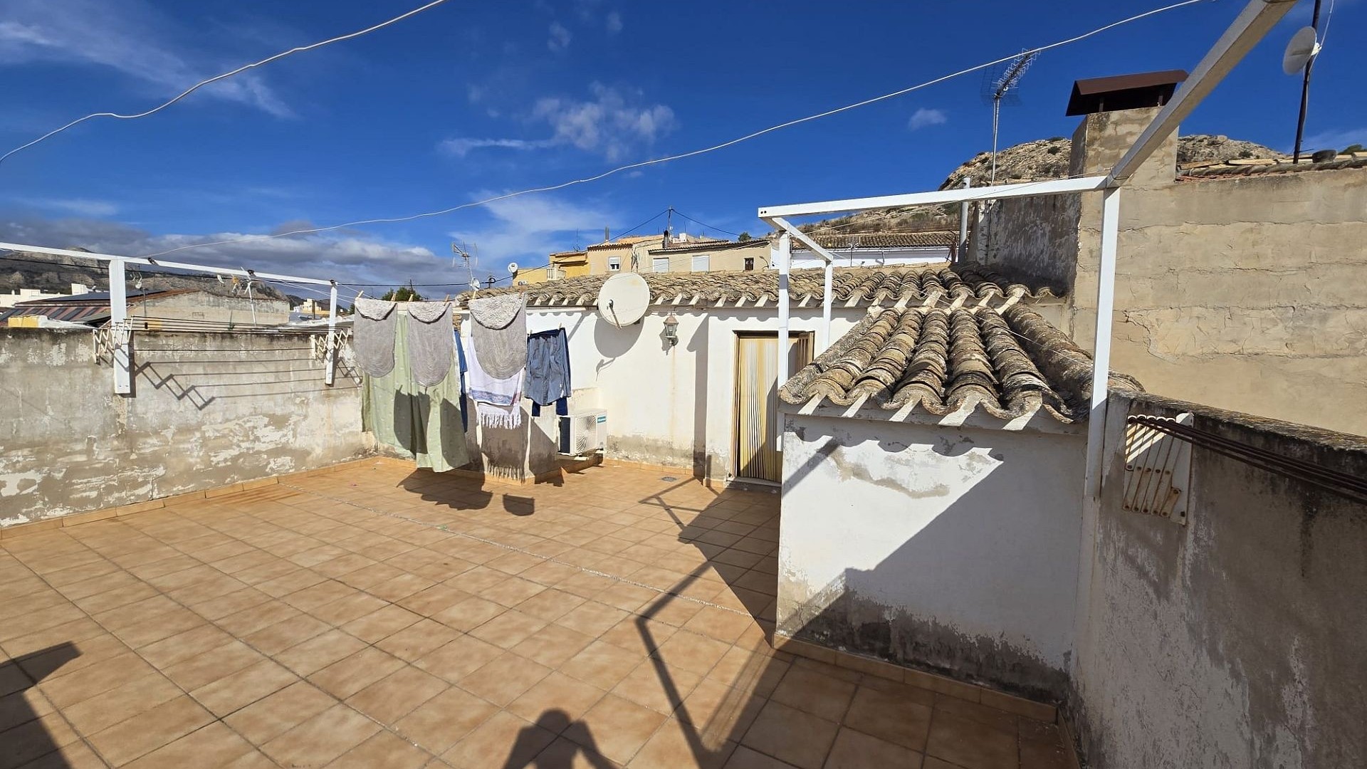 Videresalg - Byhus -
SAX