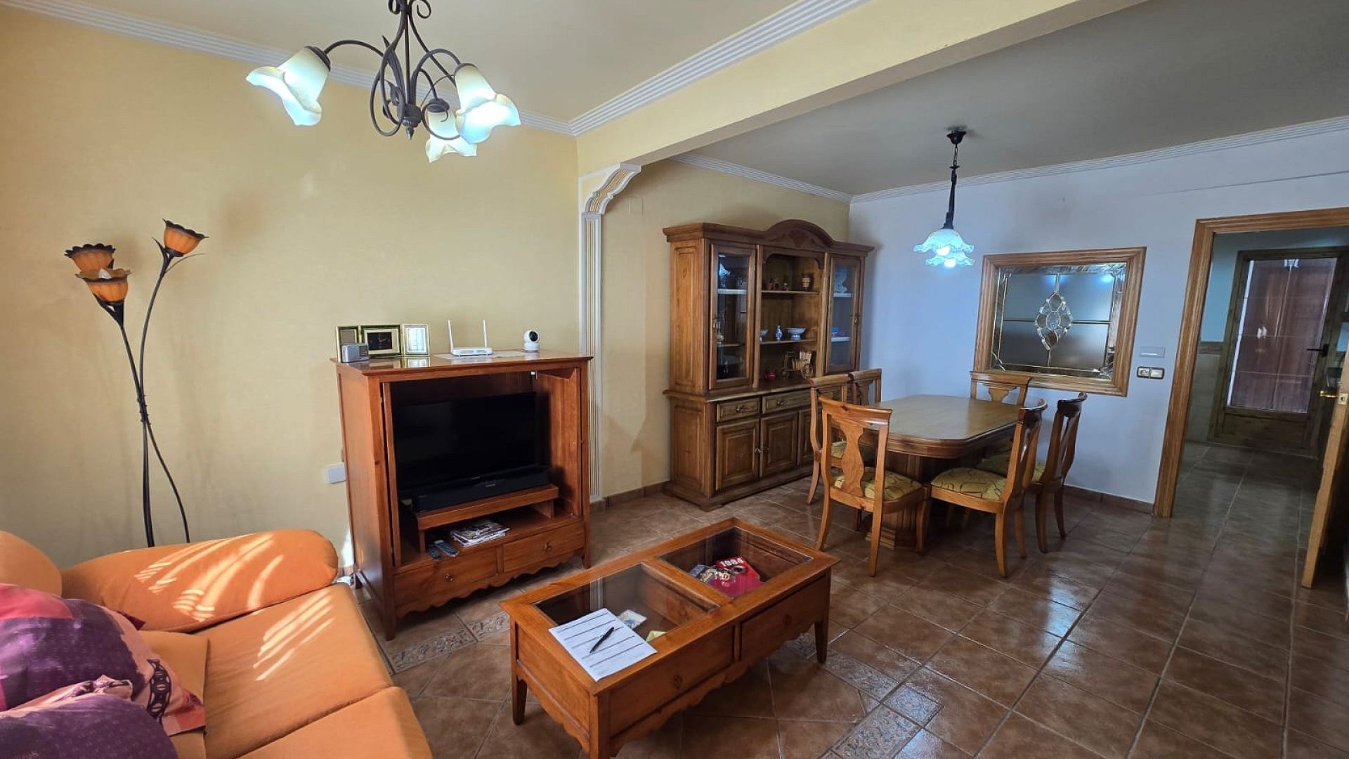 Videresalg - Byhus -
SAX