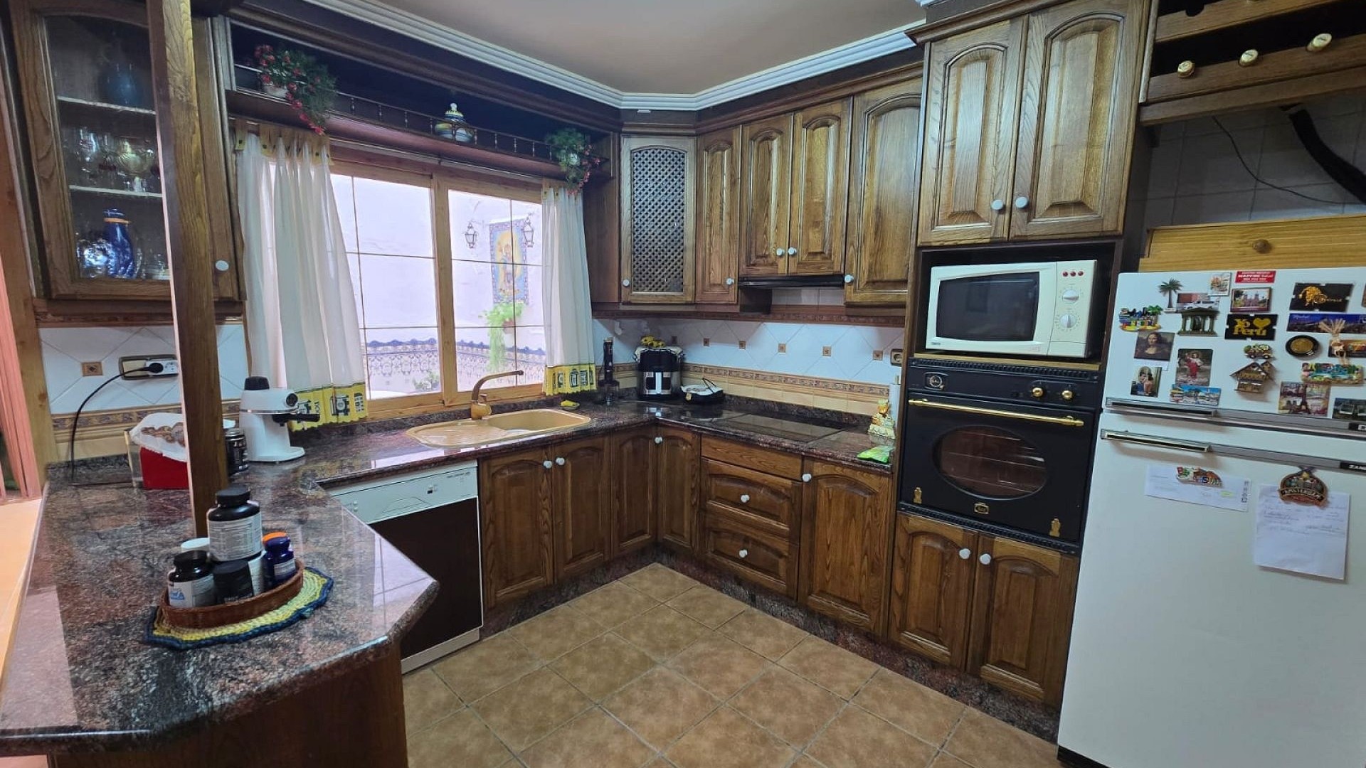 Videresalg - Byhus -
SAX