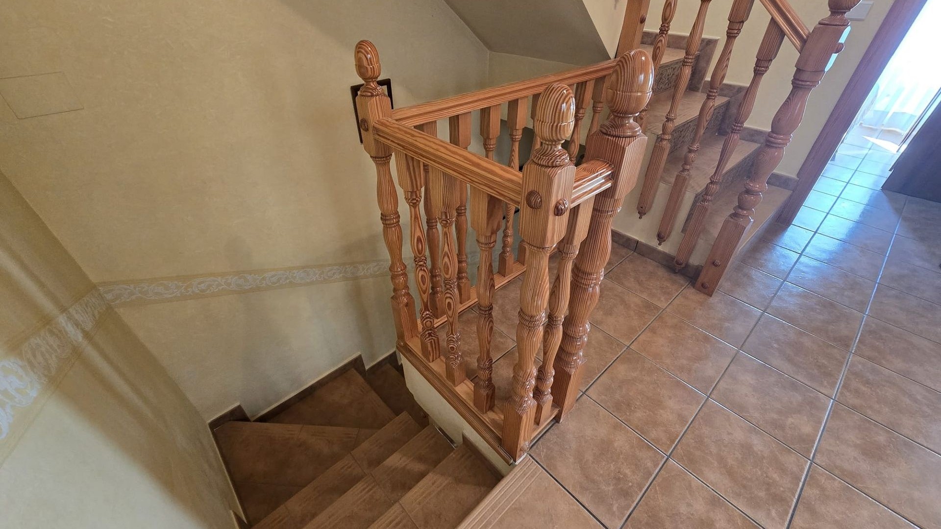 Videresalg - Byhus -
SAX