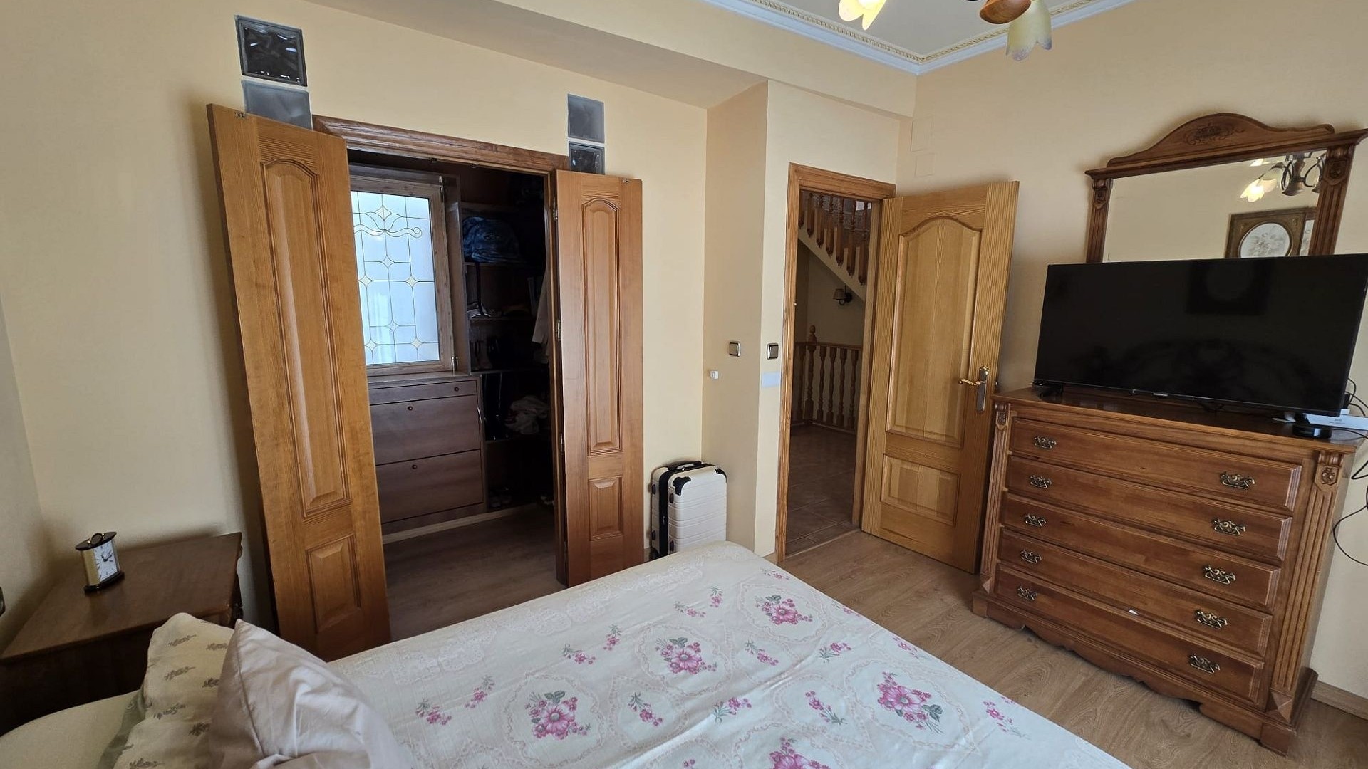 Videresalg - Byhus -
SAX