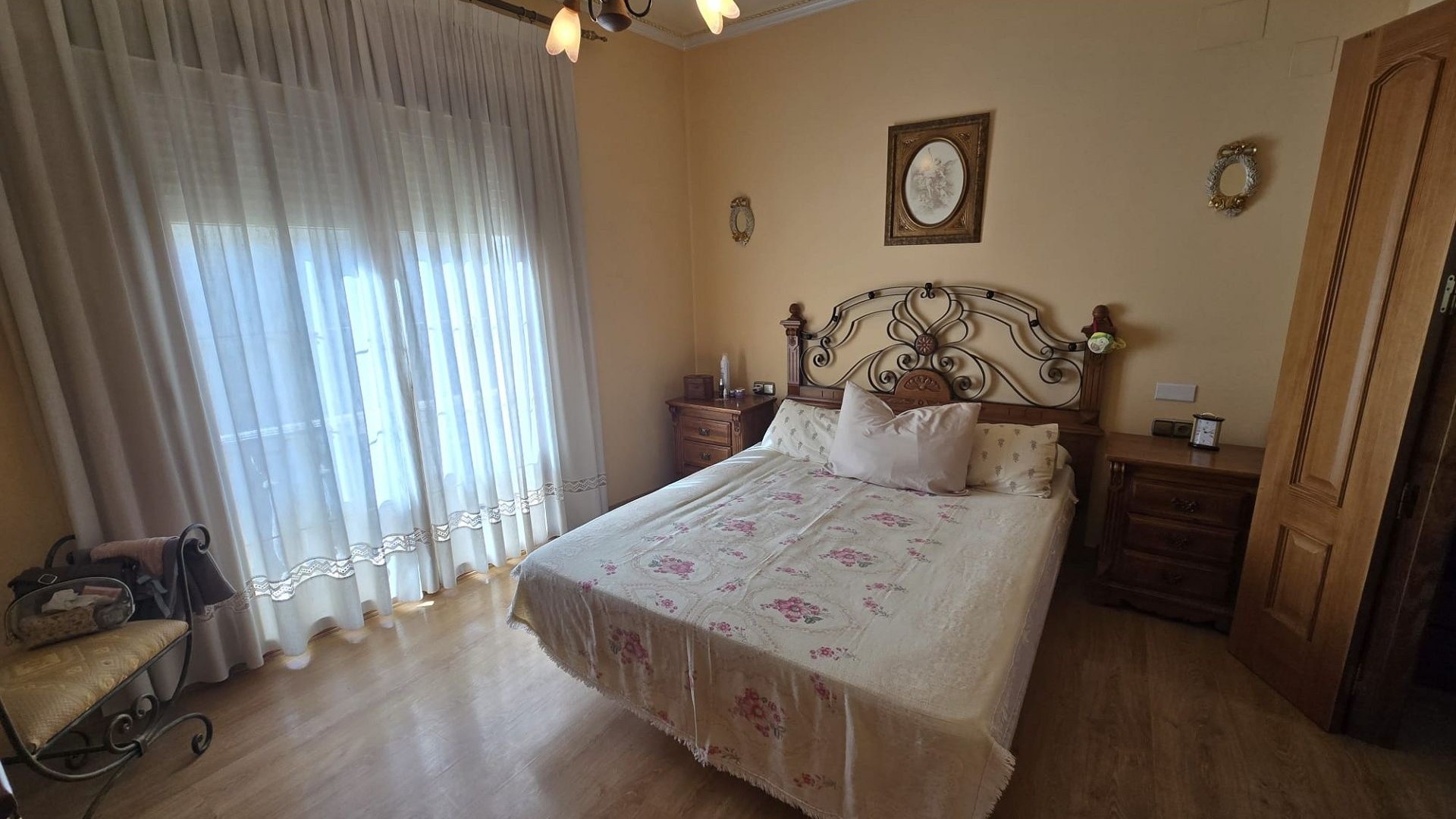 Videresalg - Byhus -
SAX