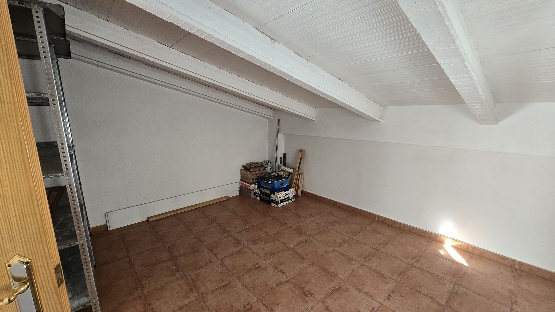 Videresalg - Byhus -
SAX