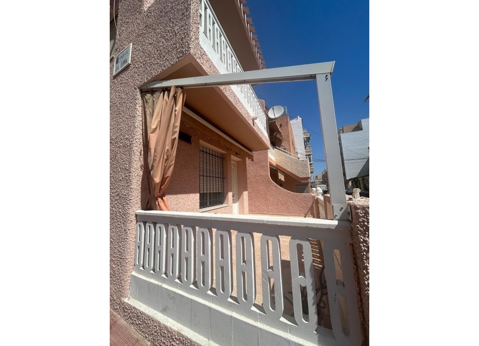 Videresalg - Byhus -
Torrevieja - Centro