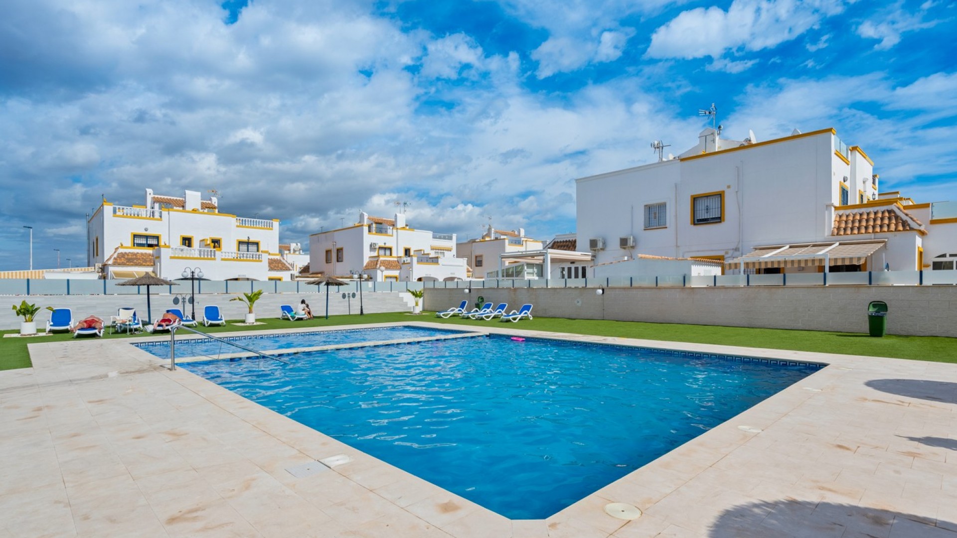 Videresalg - Byhus -
Torrevieja - Habaneras