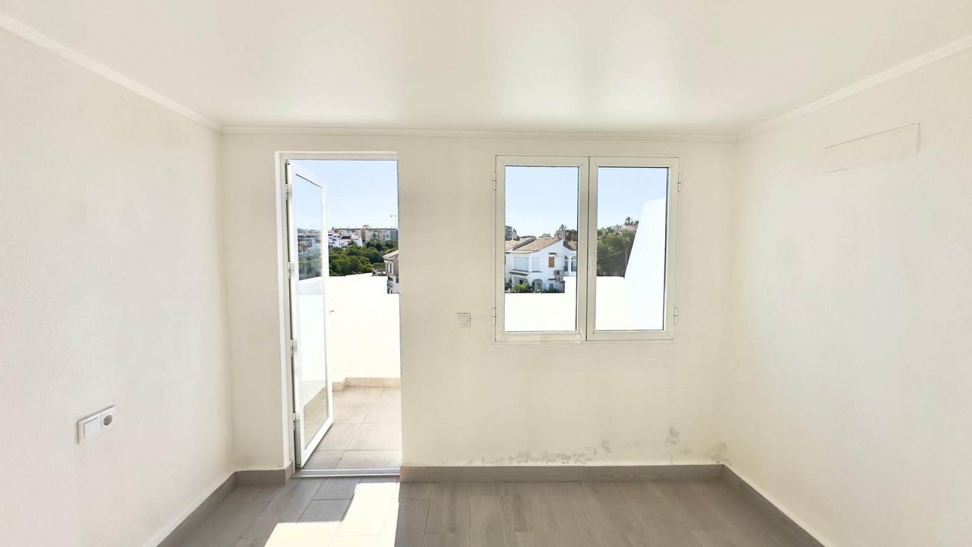 Videresalg - Byhus -
Torrevieja - La Mata