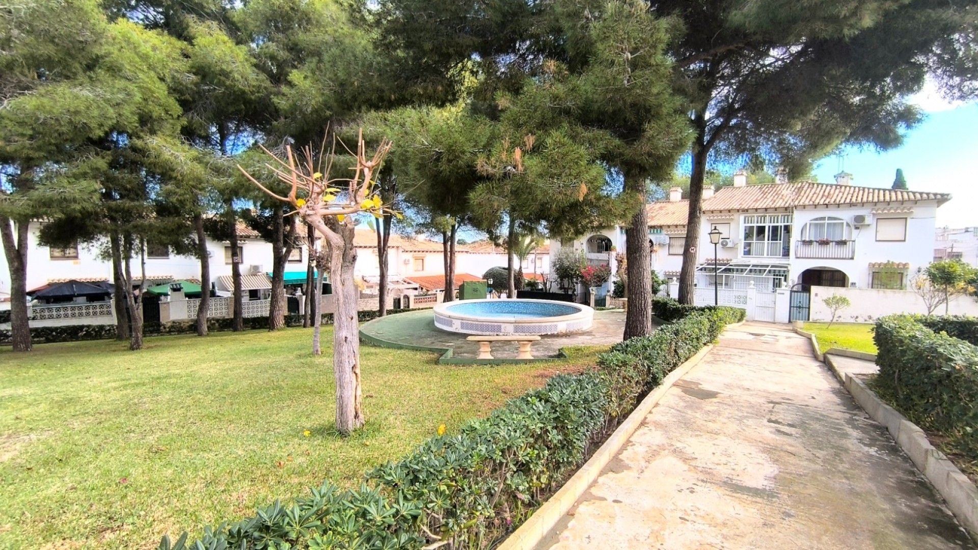 Videresalg - Byhus -
Torrevieja - Lago jardin