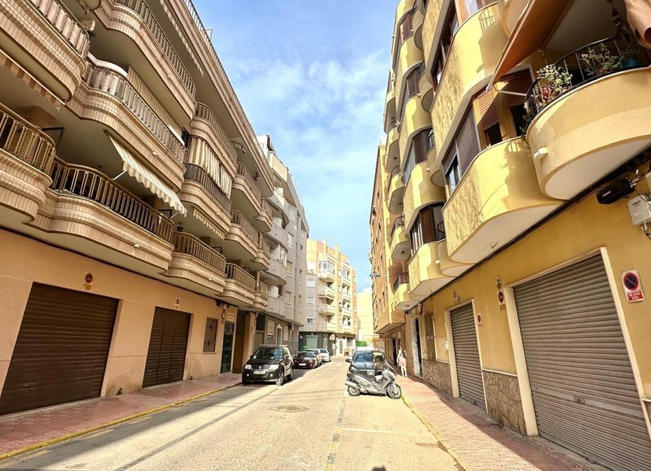 Videresalg - Byhus -
Torrevieja - Playa del cura