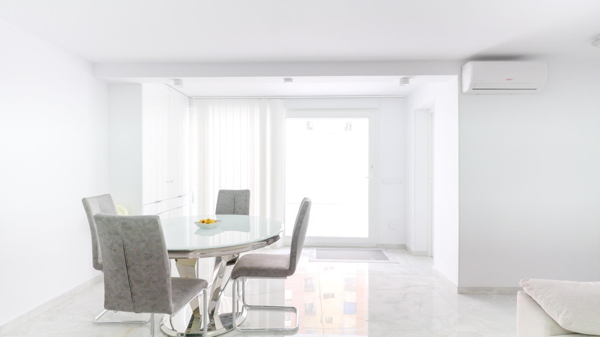 Videresalg - Byhus -
Torrevieja - Punta prima