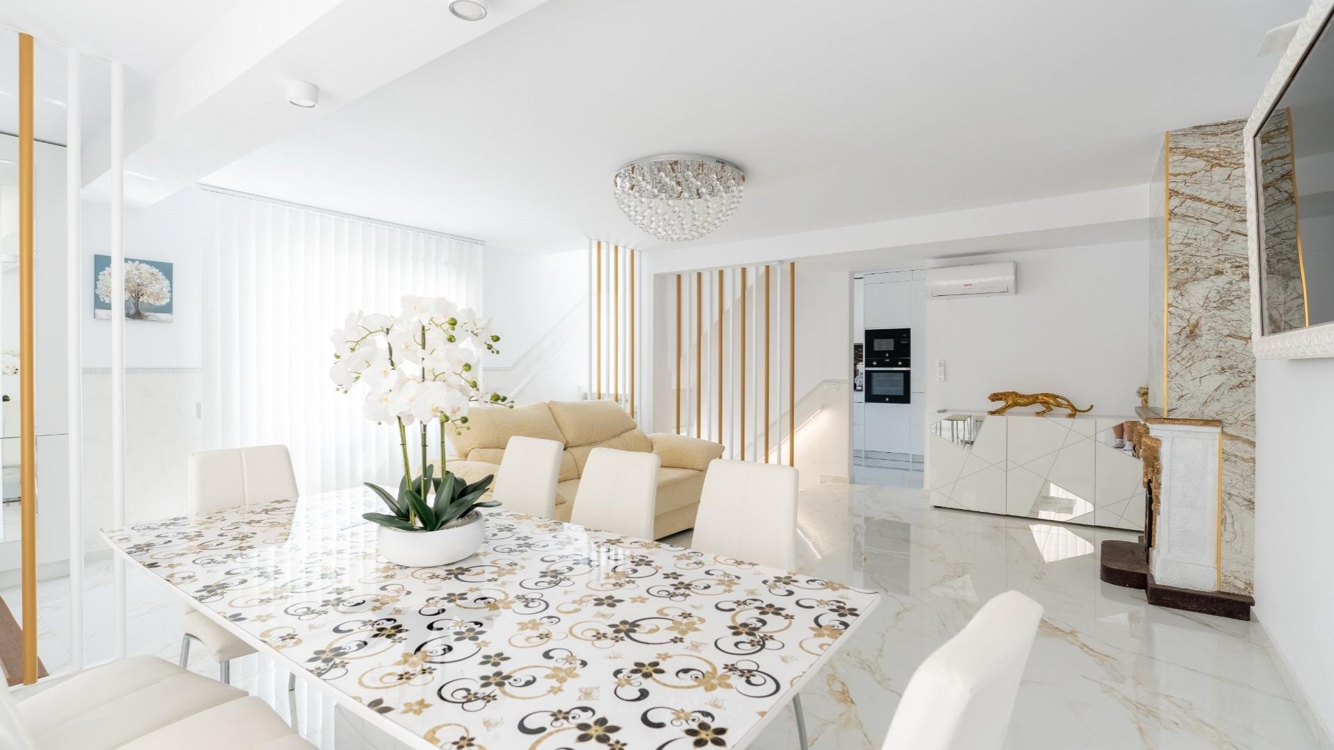 Videresalg - Byhus -
Torrevieja - Punta prima