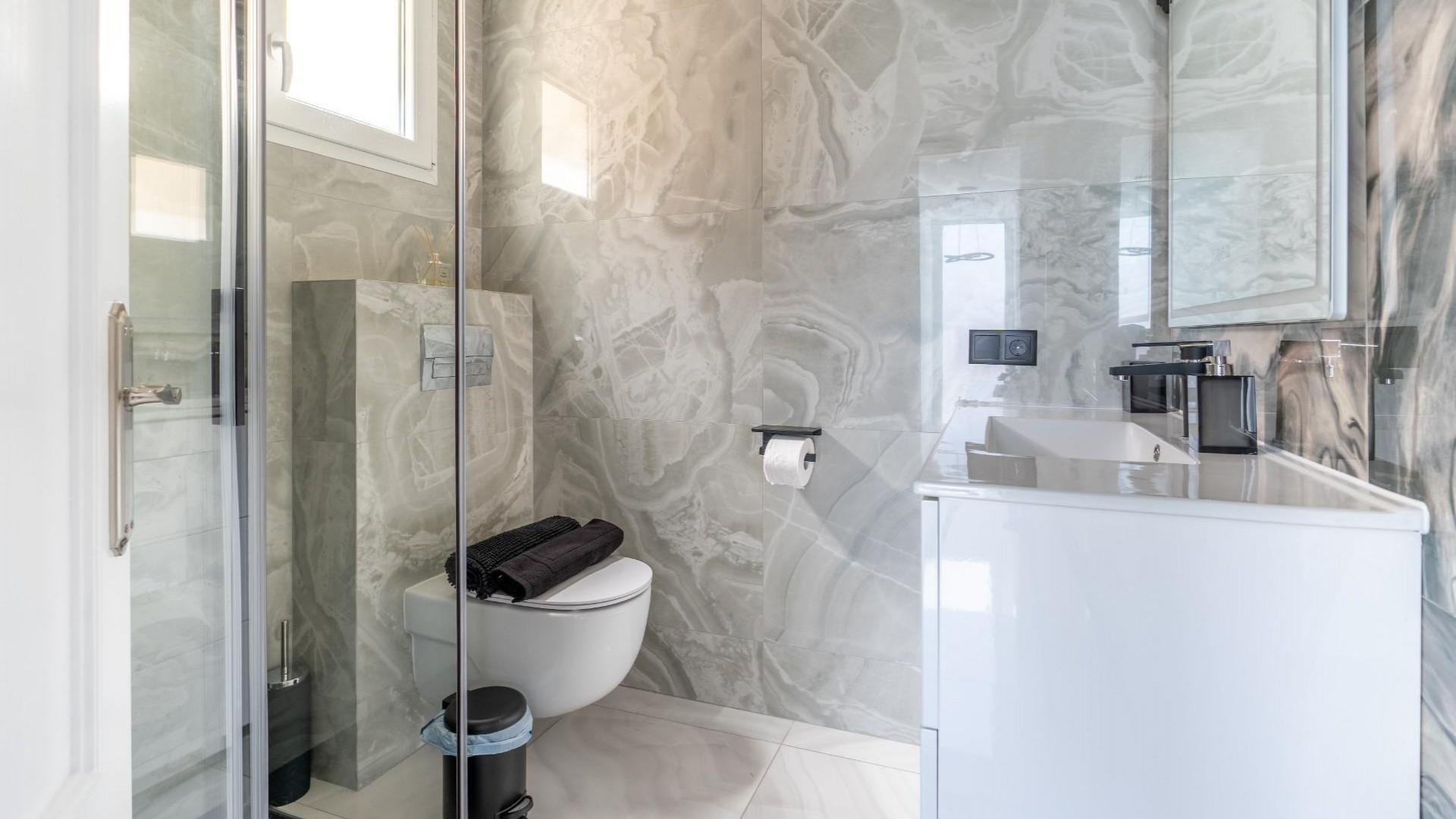 Videresalg - Byhus -
Torrevieja - Punta prima