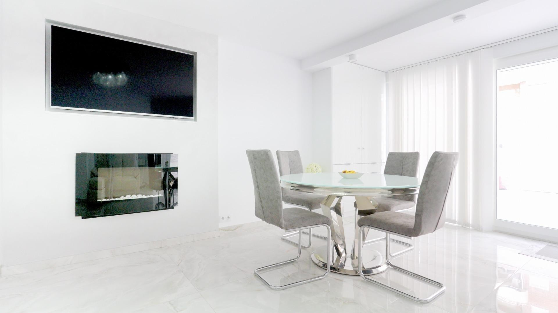 Videresalg - Byhus -
Torrevieja - Punta prima