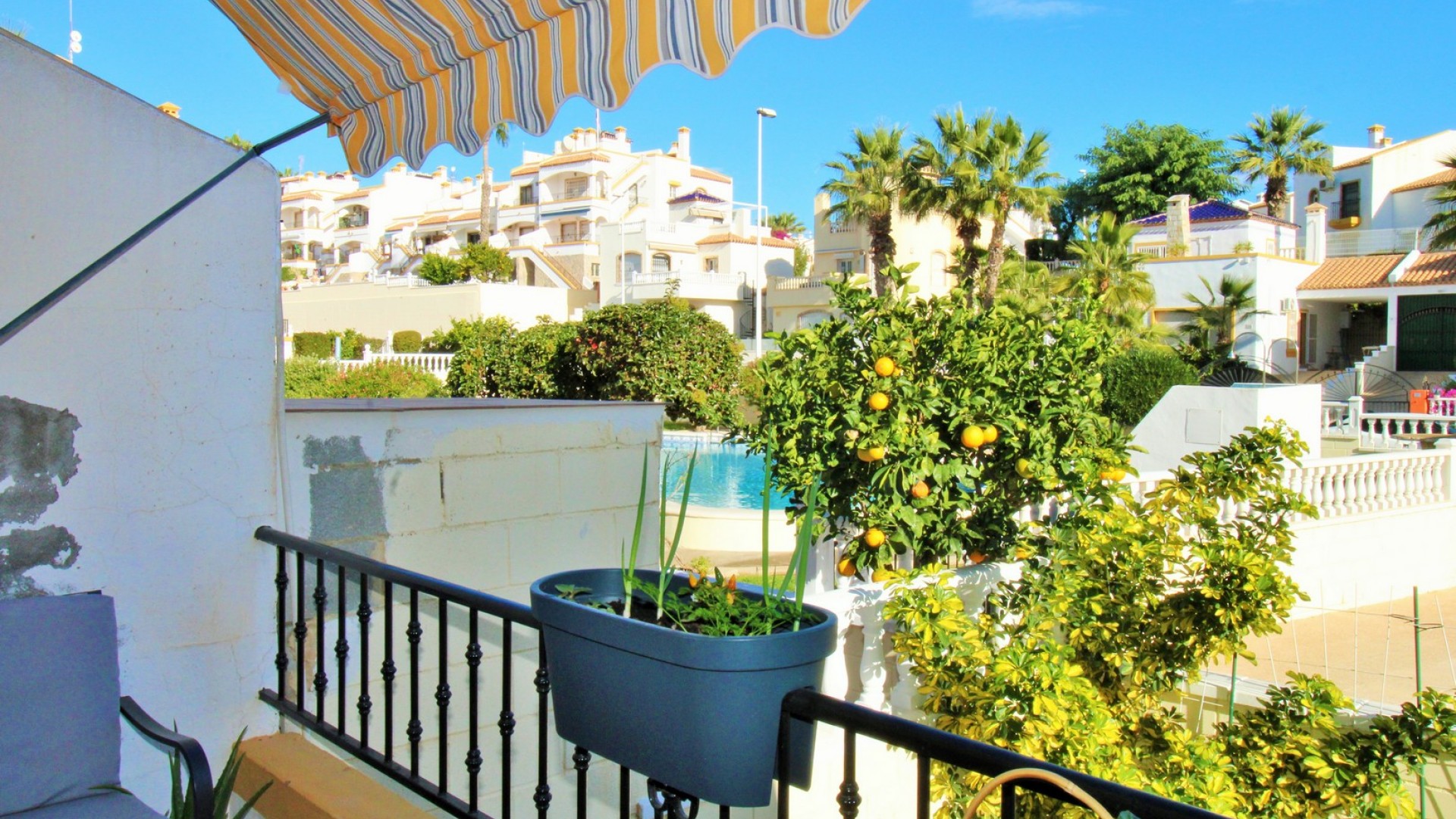 Videresalg - Byhus -
Villamartín - LOS DOLSES