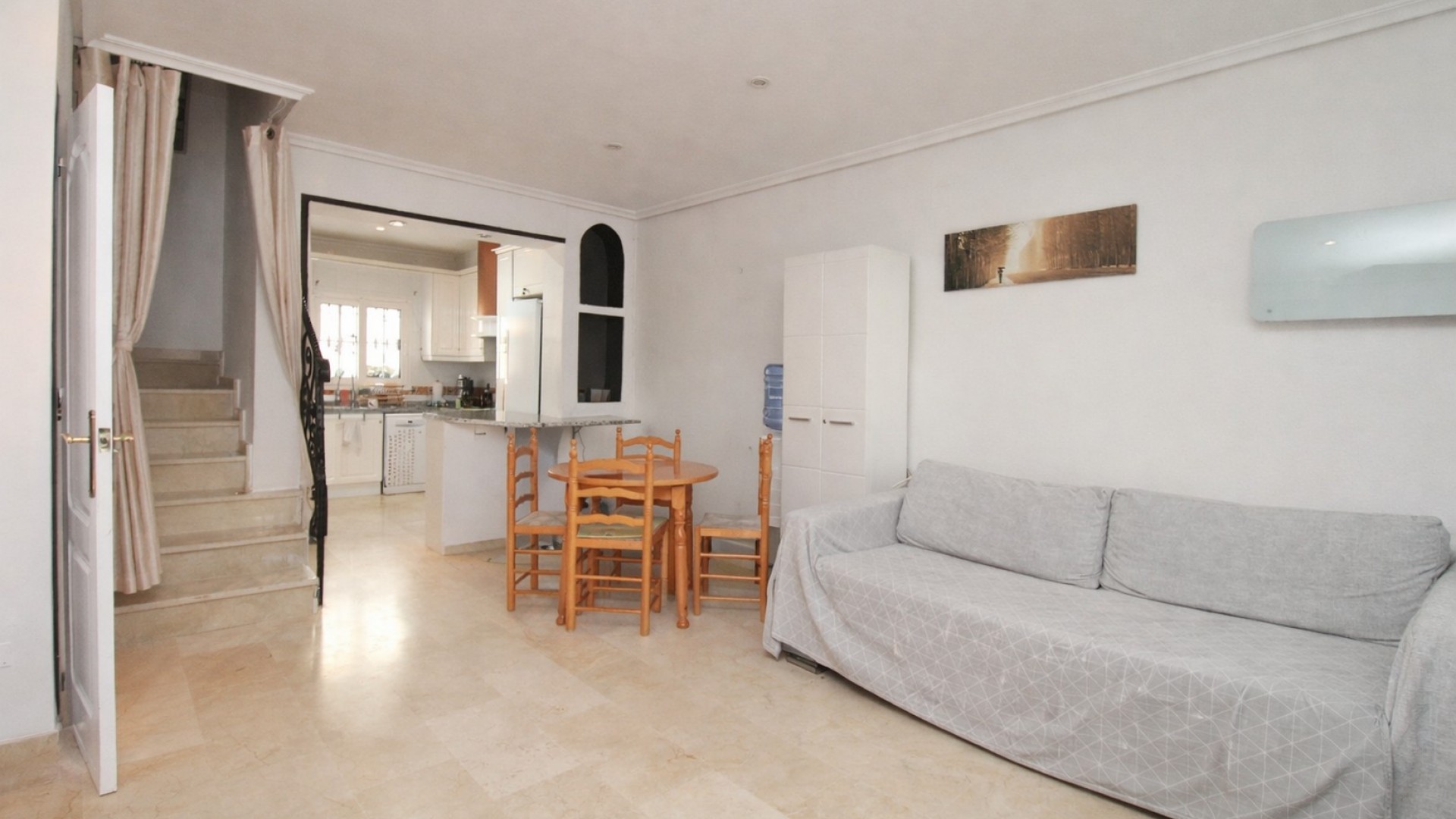 Videresalg - Byhus -
Villamartín - LOS DOLSES