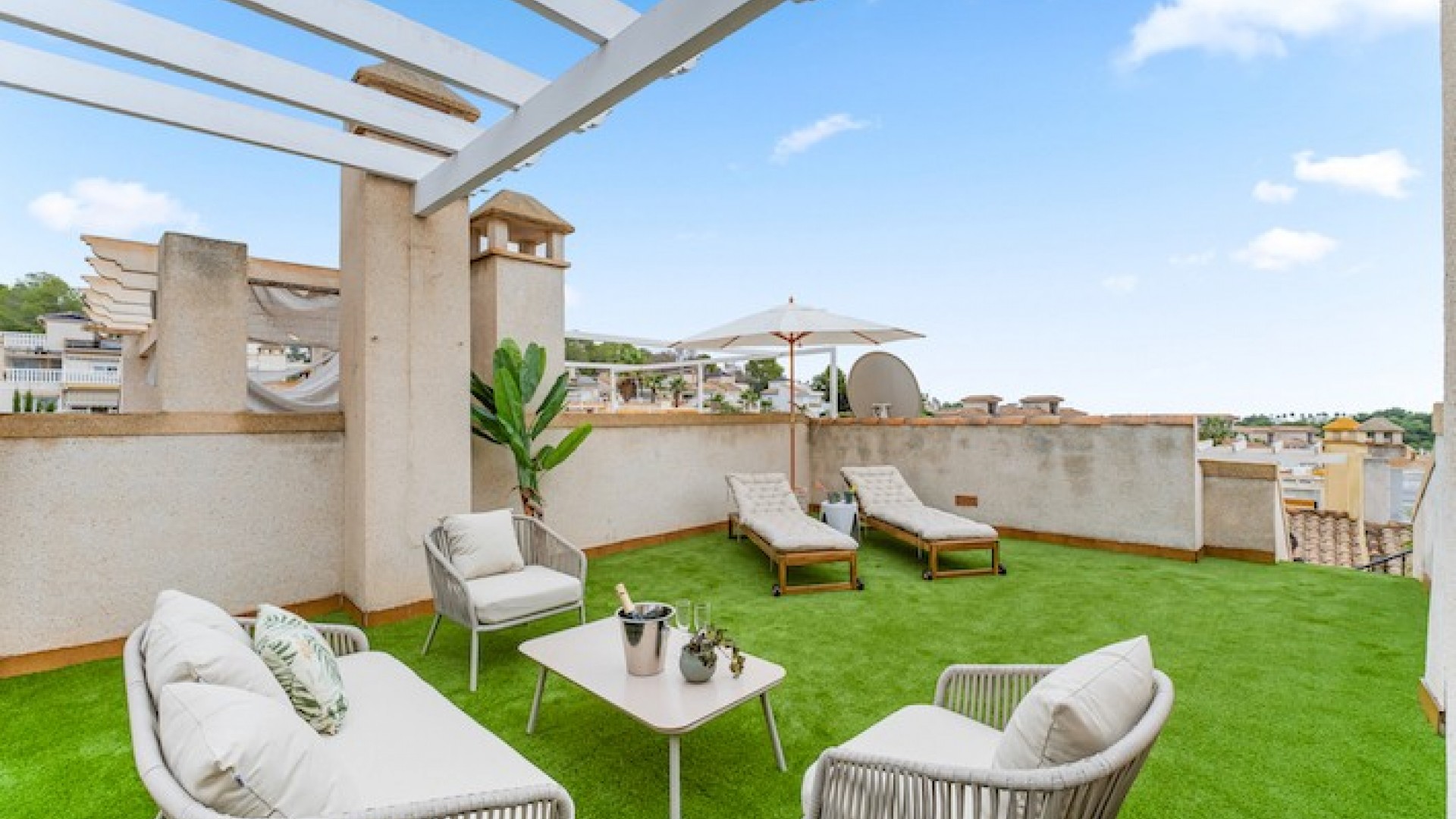 Videresalg - Byhus -
Villamartín - Monte Golf